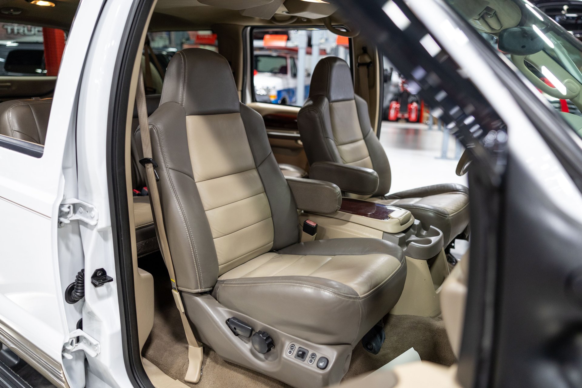 2004 Ford Excursion | King of Cars and Trucks