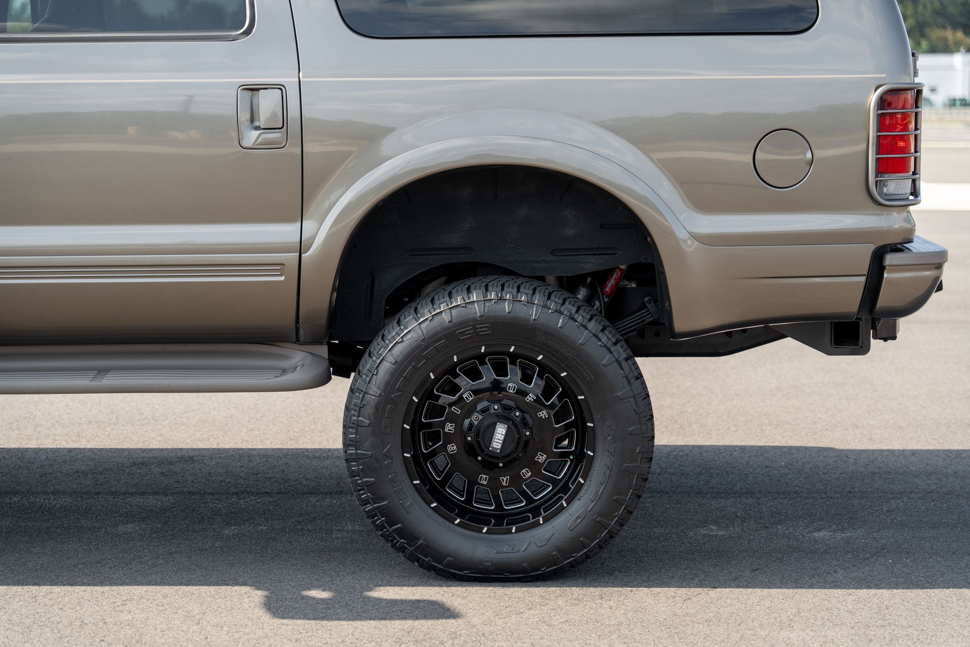 2004 Ford Excursion | King of Cars and Trucks