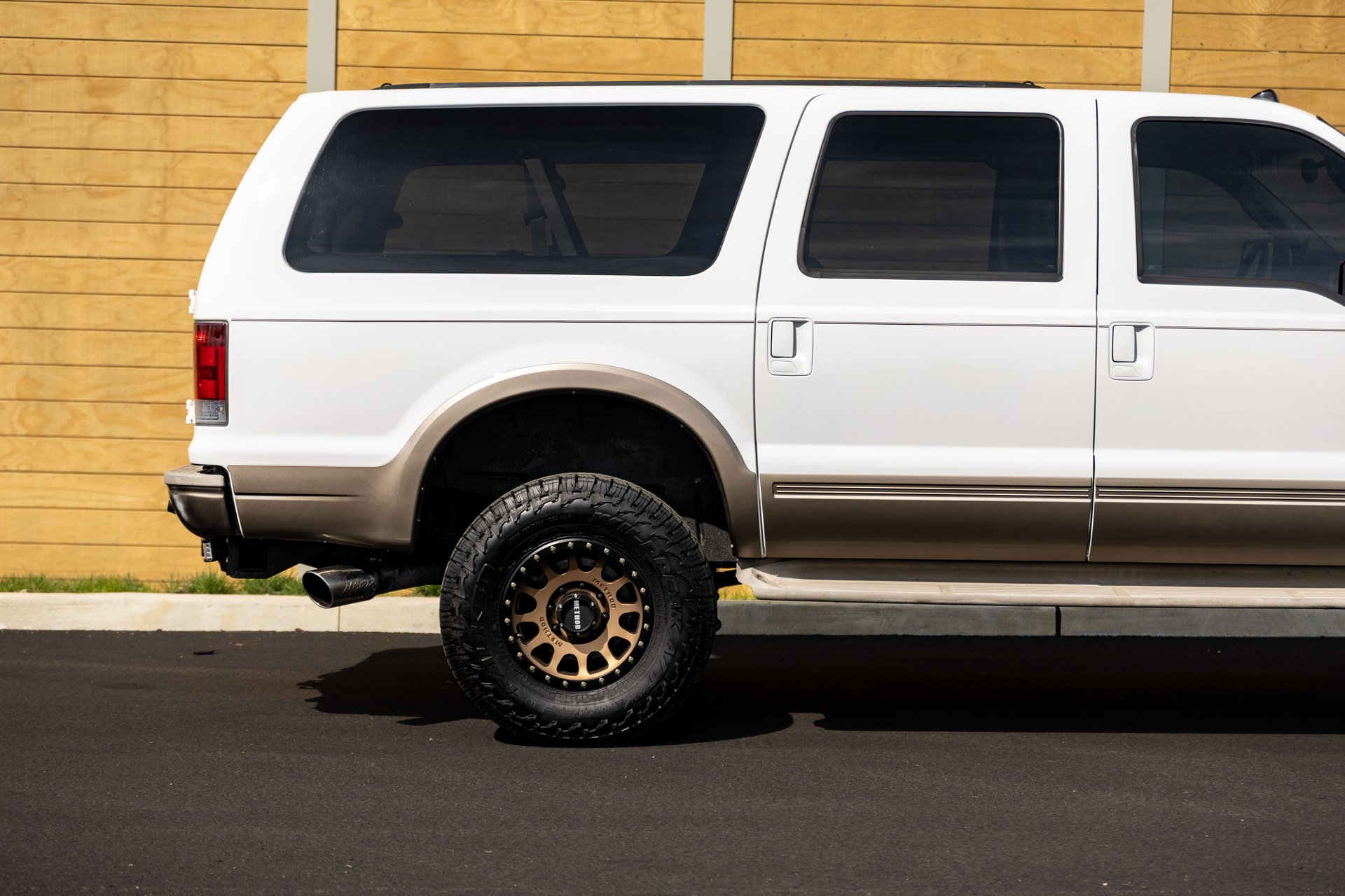 2005 Ford Excursion | King of Cars and Trucks