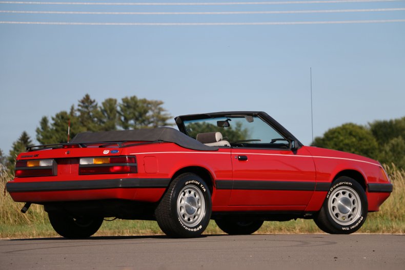 1986 Ford Mustang Convertible 3