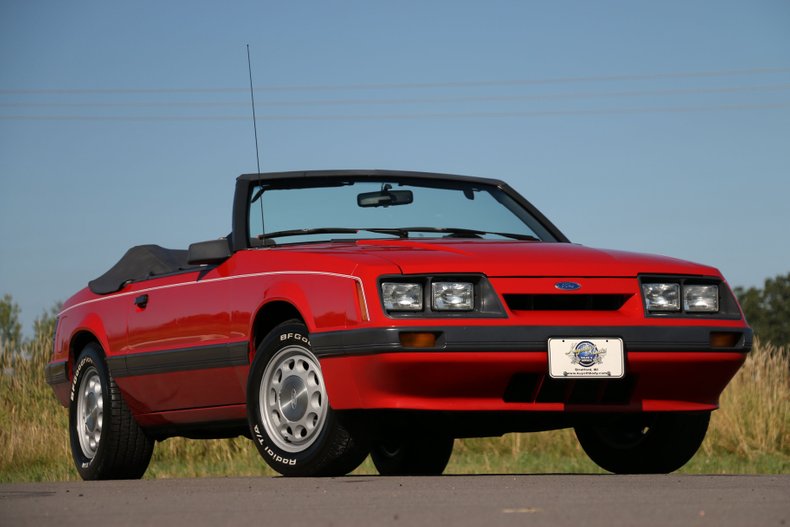 1986 Ford Mustang Convertible 5