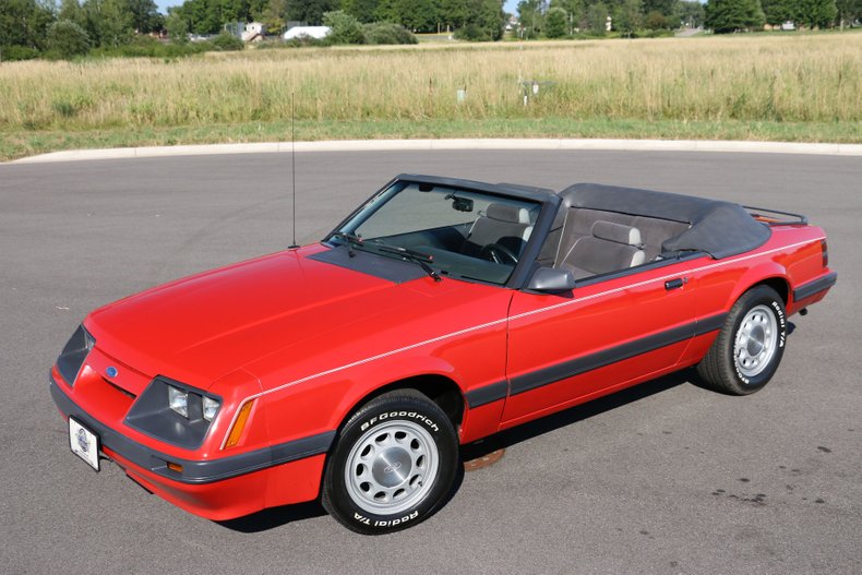 1986 Ford Mustang Convertible 8