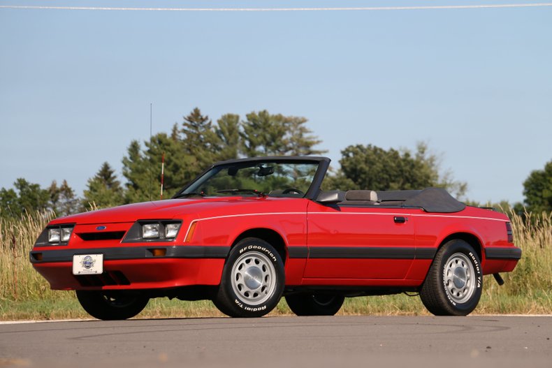 1986 Ford Mustang Convertible 1