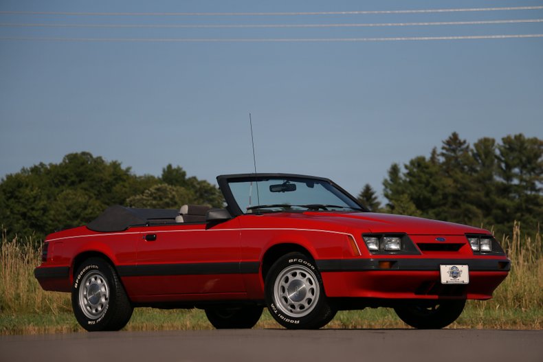 1986 Ford Mustang Convertible 2