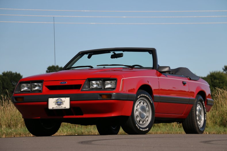 1986 Ford Mustang Convertible 7