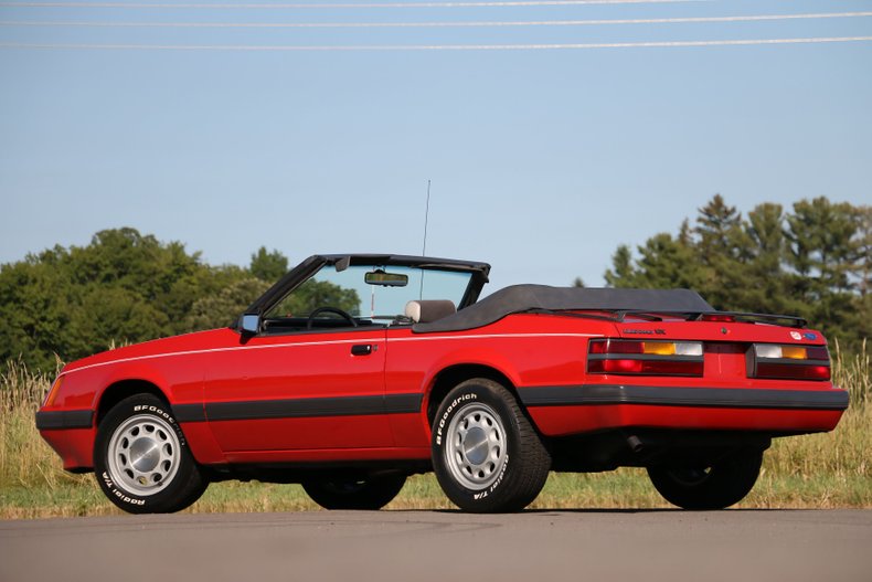 1986 Ford Mustang Convertible 4