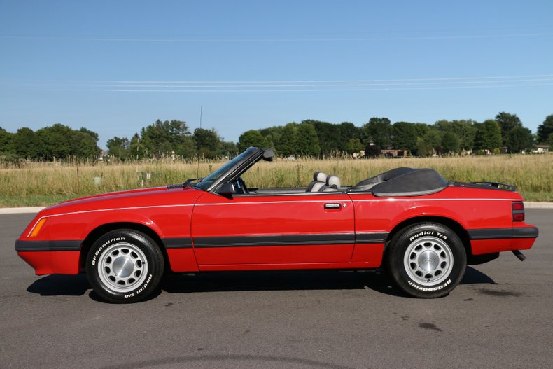 1986 Ford Mustang Convertible 11