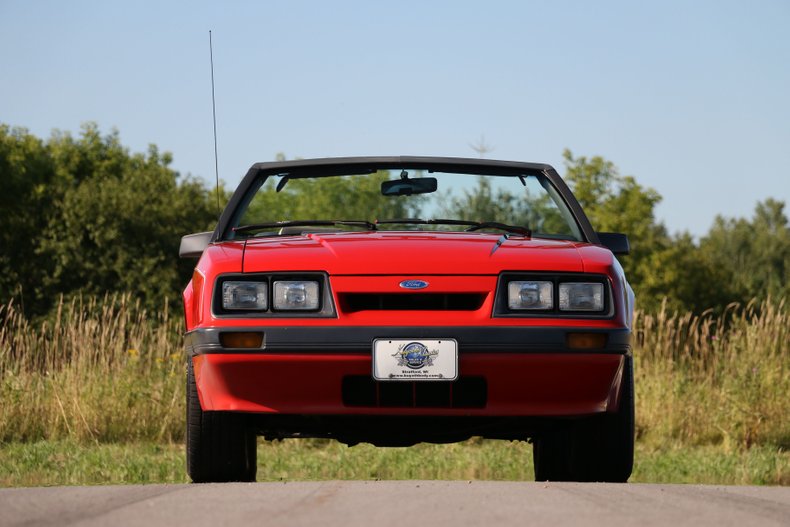 1986 Ford Mustang Convertible 14