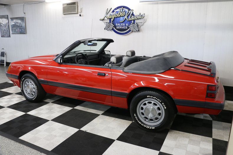 1986 Ford Mustang Convertible 17