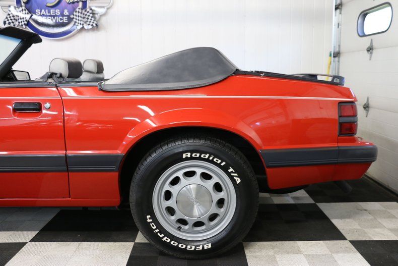 1986 Ford Mustang Convertible 20
