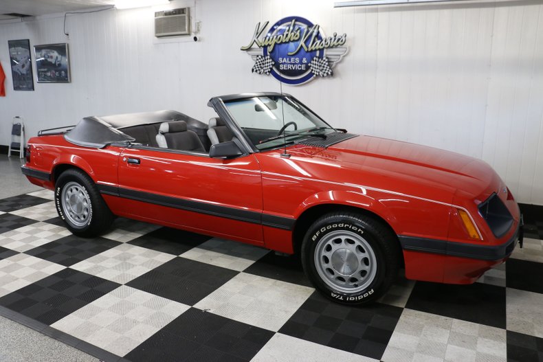 1986 Ford Mustang Convertible 41