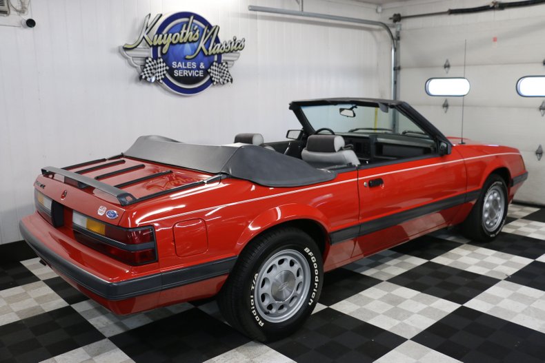 1986 Ford Mustang Convertible 42