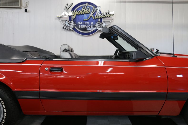 1986 Ford Mustang Convertible 45