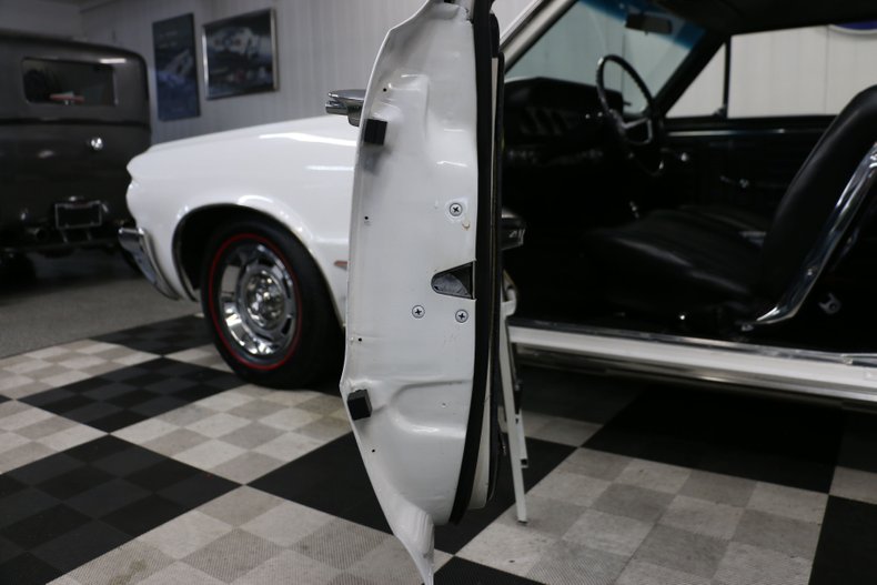 1964 Pontiac GTO 36
