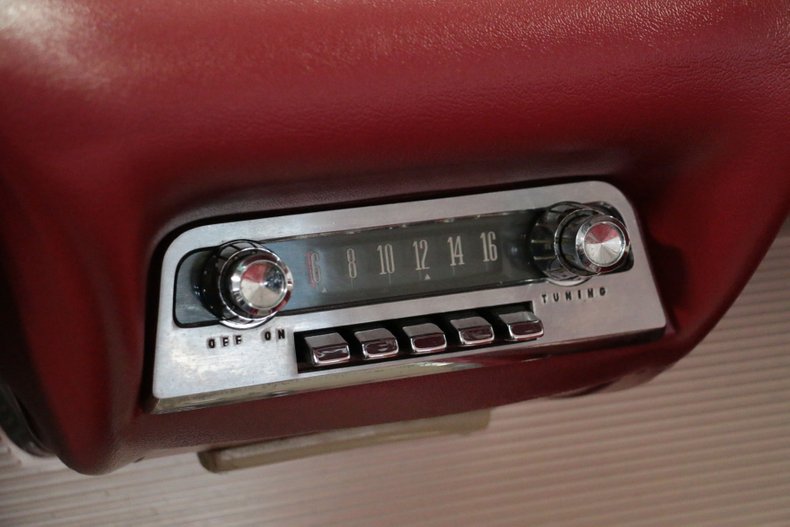 1962 Ford Thunderbird 40
