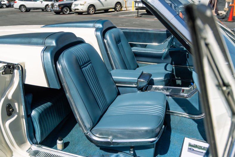 1964 Ford Thunderbird 266