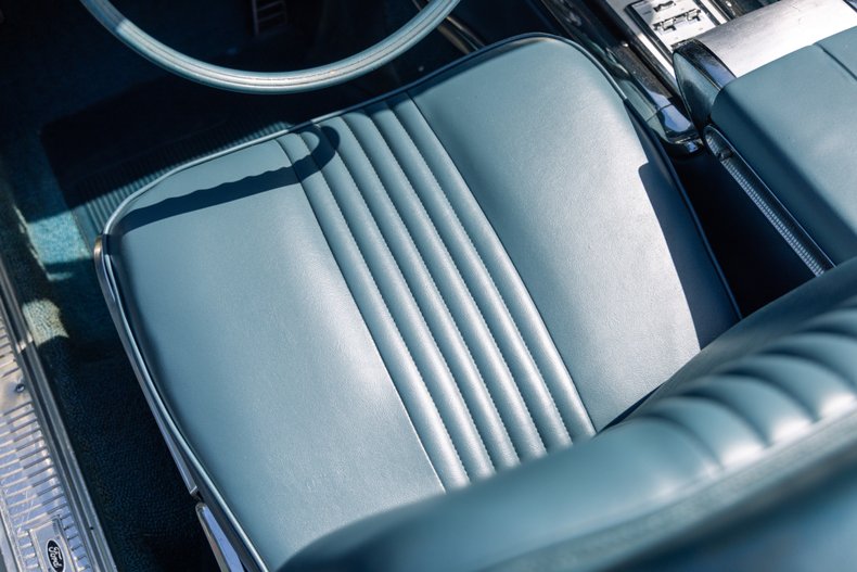 1964 Ford Thunderbird 18