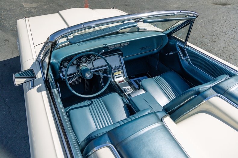1964 Ford Thunderbird 20