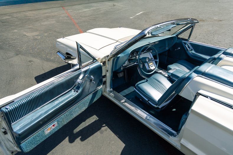 1964 Ford Thunderbird 14