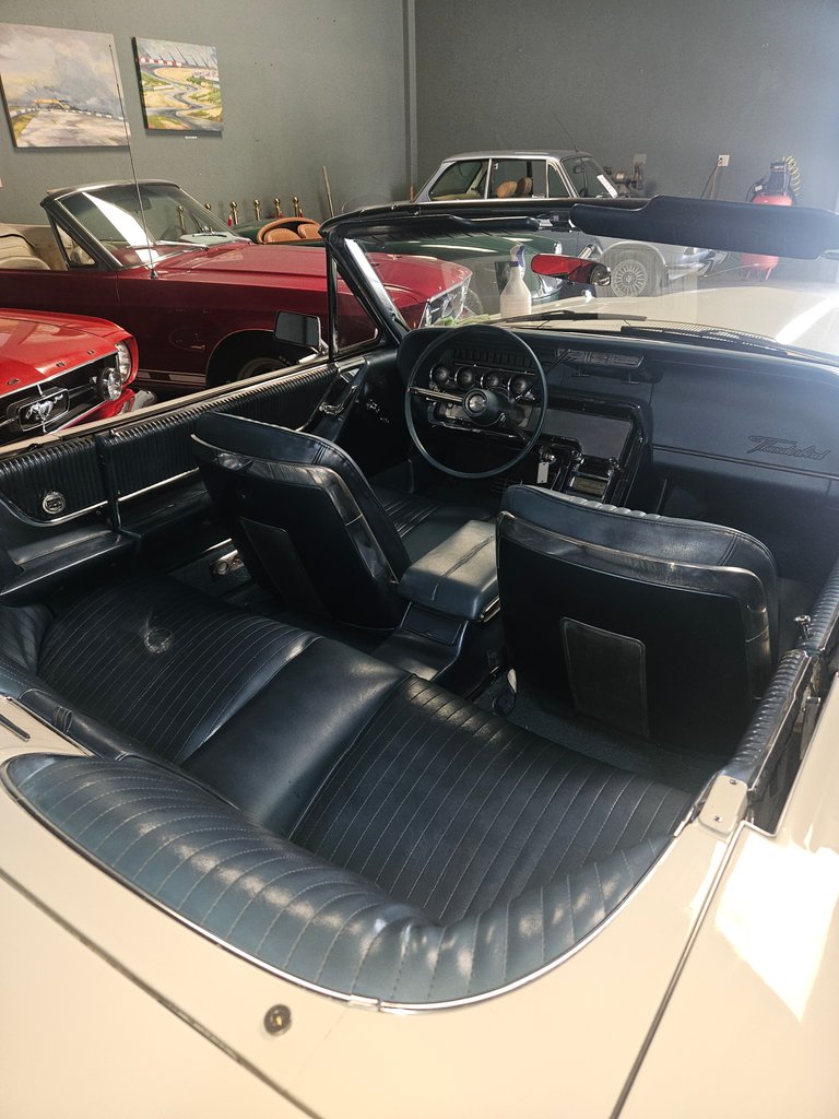 1964 Ford Thunderbird 272