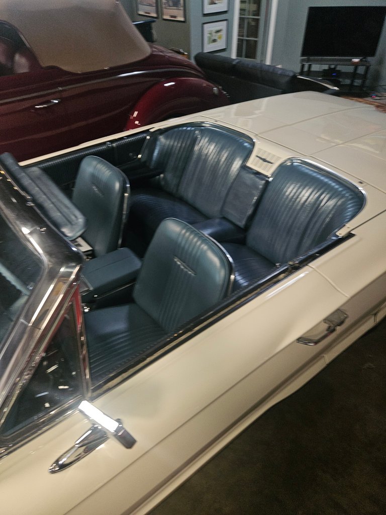 1964 Ford Thunderbird 274
