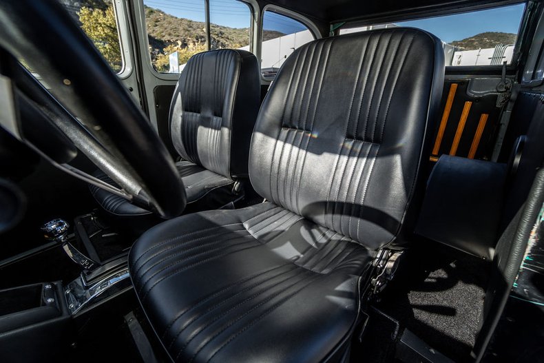 1962 Willys Wagoneer 11
