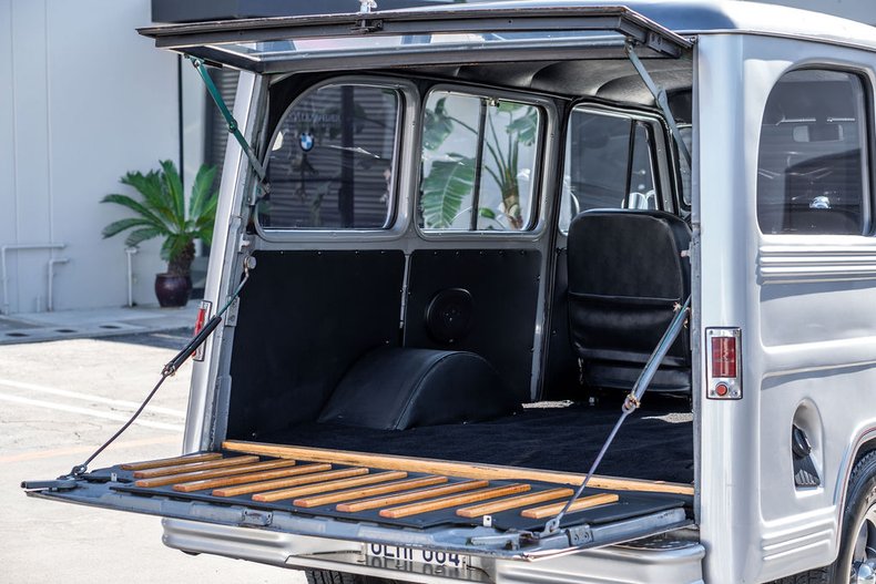 1962 Willys Wagoneer 15