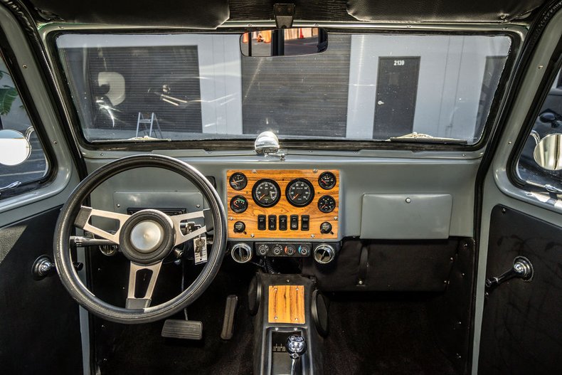 1962 Willys Wagoneer 7