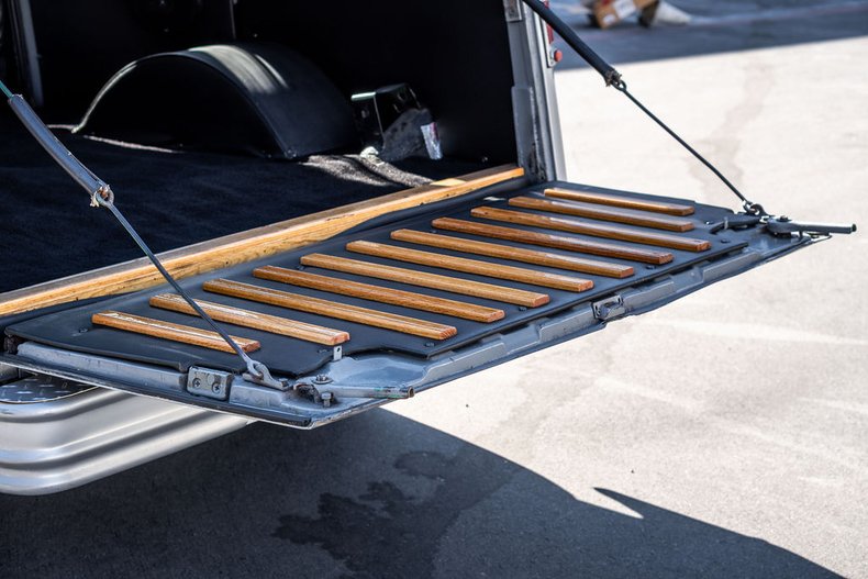 1962 Willys Wagoneer 16