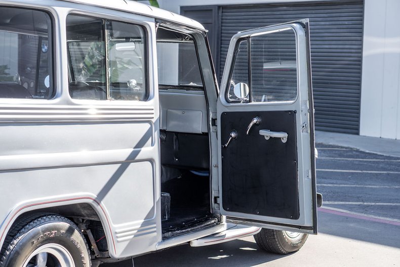 1962 Willys Wagoneer 55