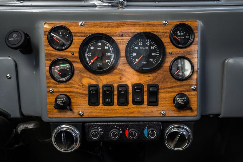 1962 Willys Wagoneer 76
