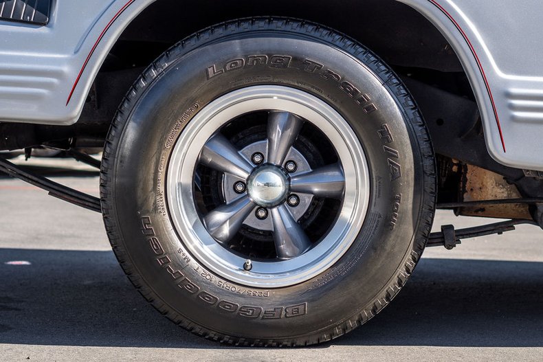 1962 Willys Wagoneer 36