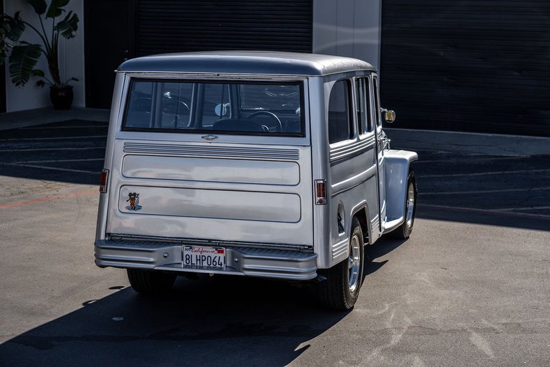 1962 Willys Wagoneer 26
