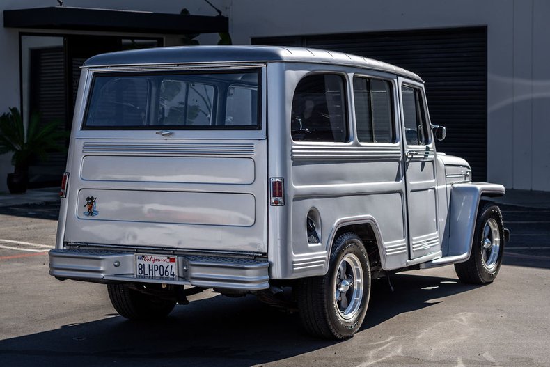 1962 Willys Wagoneer 2