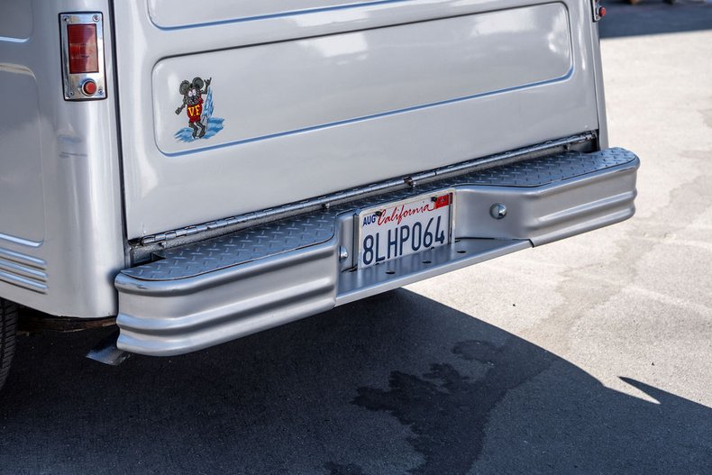 1962 Willys Wagoneer 64