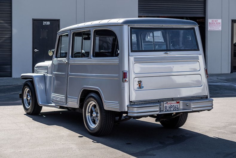 1962 Willys Wagoneer 3