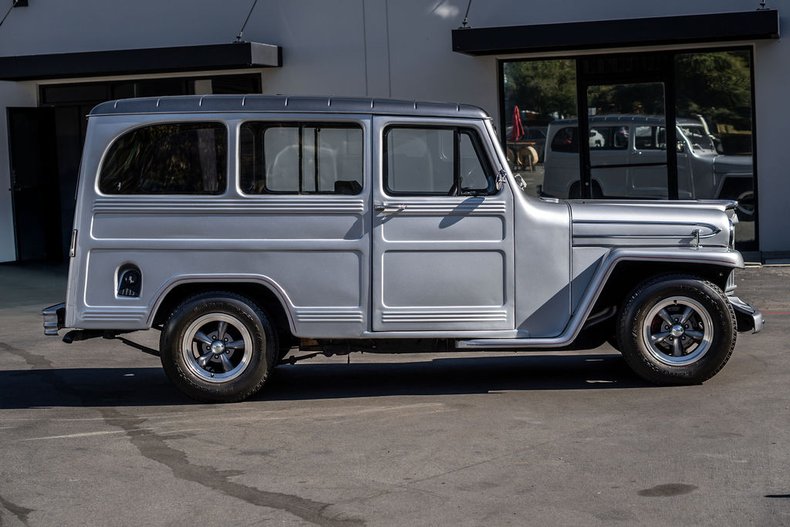 1962 Willys Wagoneer 23
