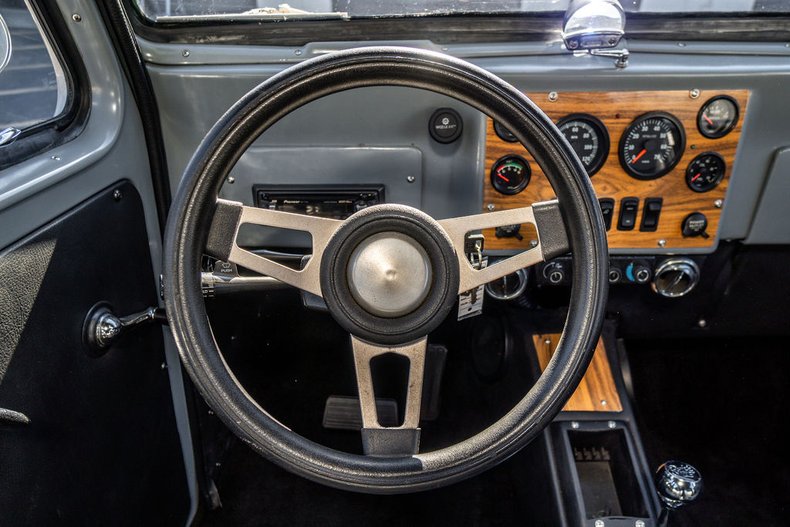 1962 Willys Wagoneer 9