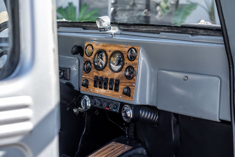 1962 Willys Wagoneer 75