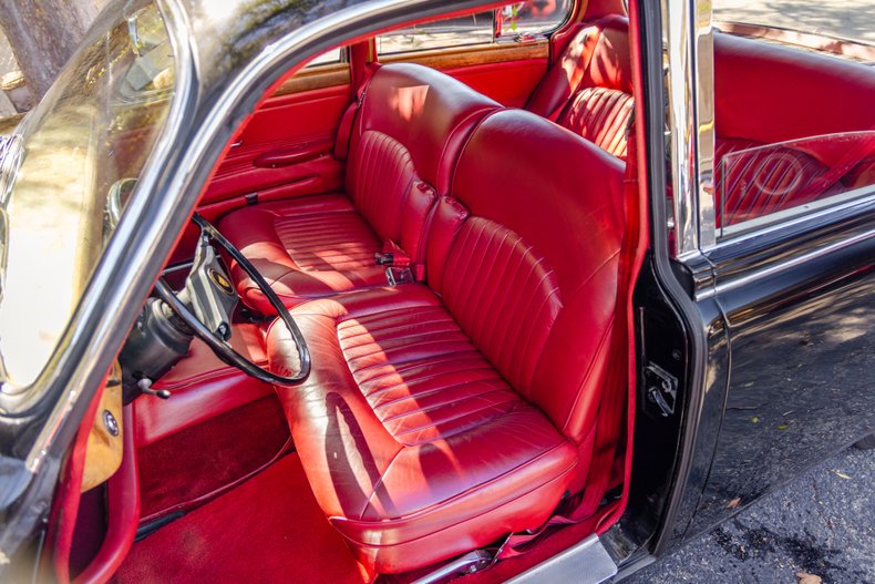 1965 Jaguar Mark II 18