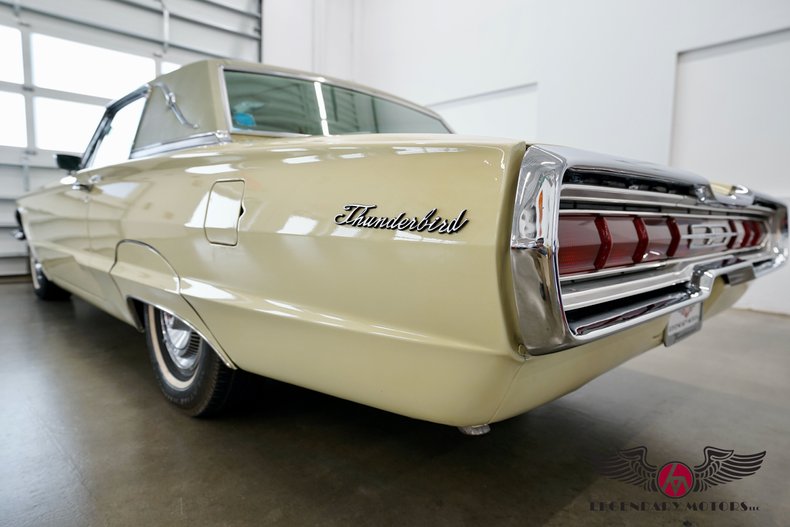 1966 Ford Thunderbird 16