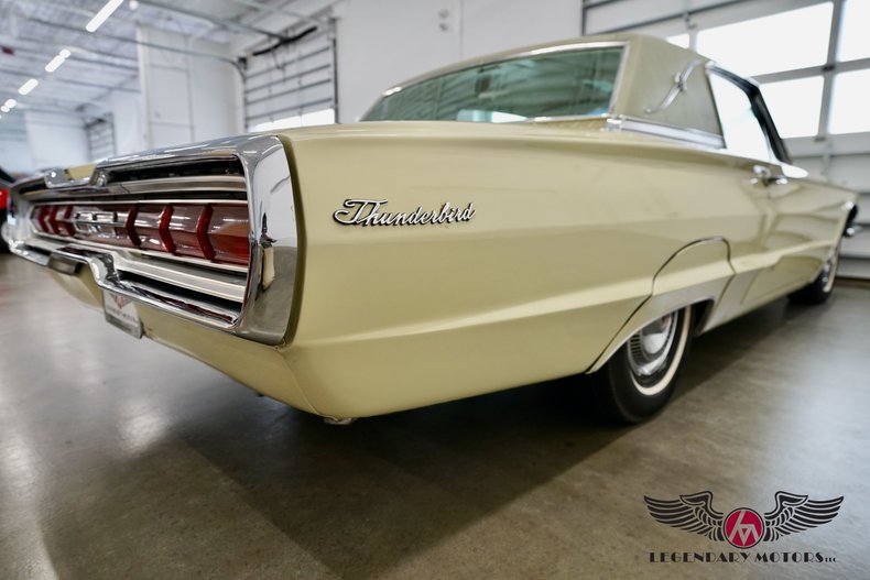 1966 Ford Thunderbird 20