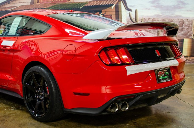 2016 Ford Shelby GT350R 40