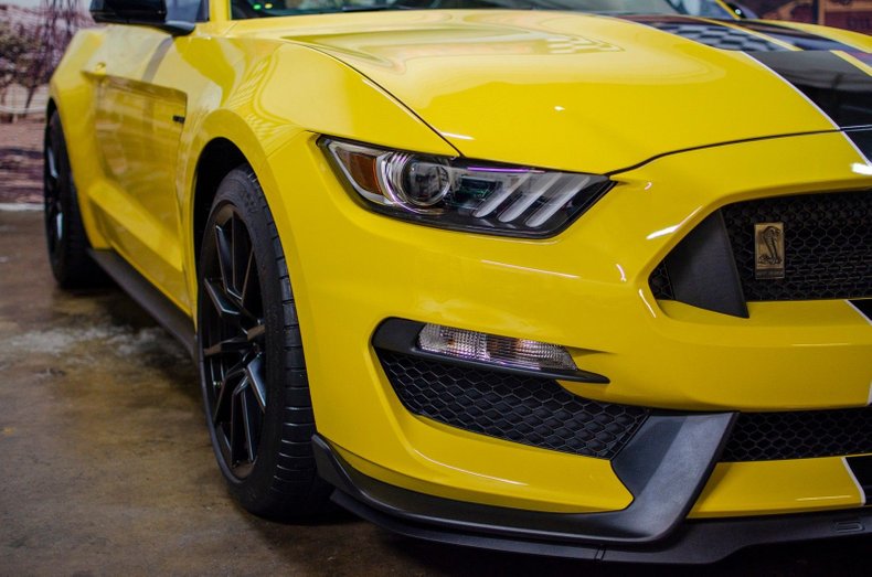 2016 Ford Shelby GT350 10