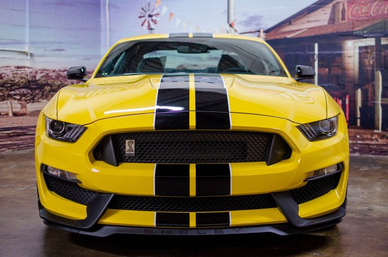 2016 Ford Shelby GT350 12
