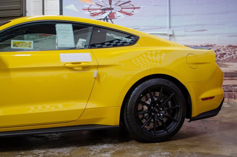 2016 Ford Shelby GT350 19