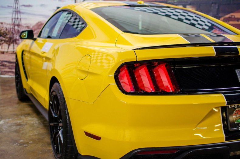 2016 Ford Shelby GT350 41