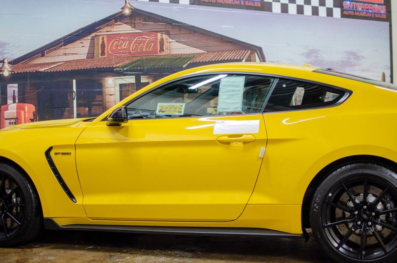 2016 Ford Shelby GT350 44