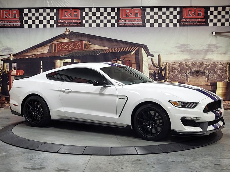 2016 Ford Shelby GT350 1