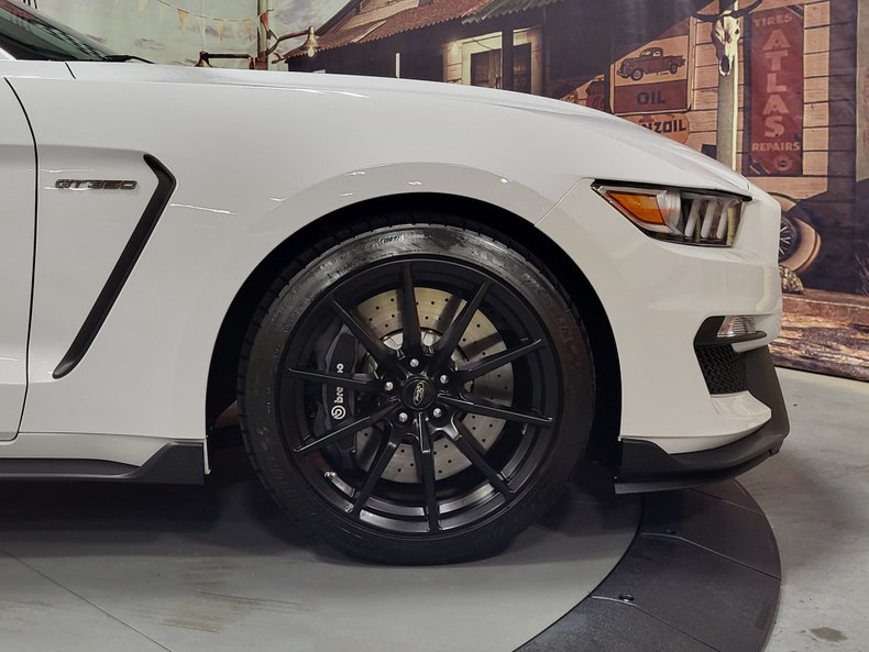 2016 Ford Shelby GT350 9
